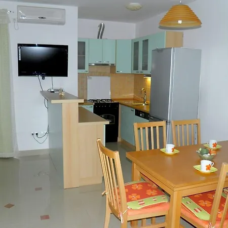 One-bedroom In I *